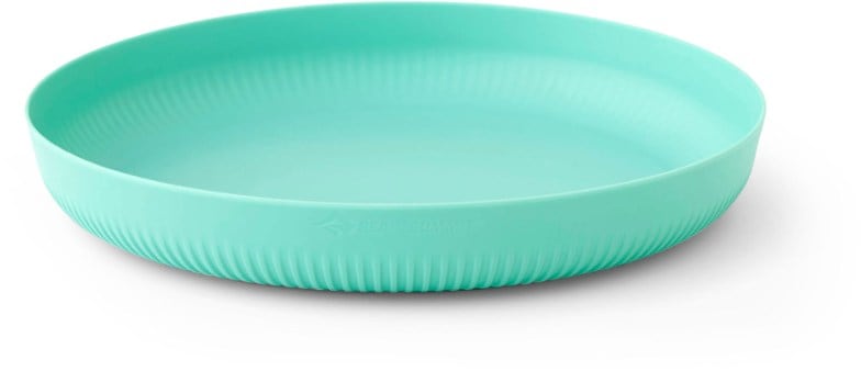 Adventure Pro Plate showcasing its steep sidewalls and generous size for outdoor meals.