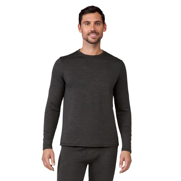 Men's Performance Grid Fleece Base Layer Top in action during winter sports