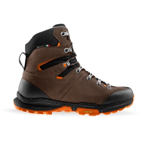 Men's Thunder Pro GTX hiking boots showcasing rugged design and waterproof features.