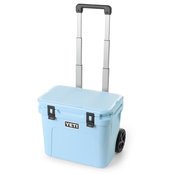 YETI Roadie 32 cooler with drinks at a beach picnic.