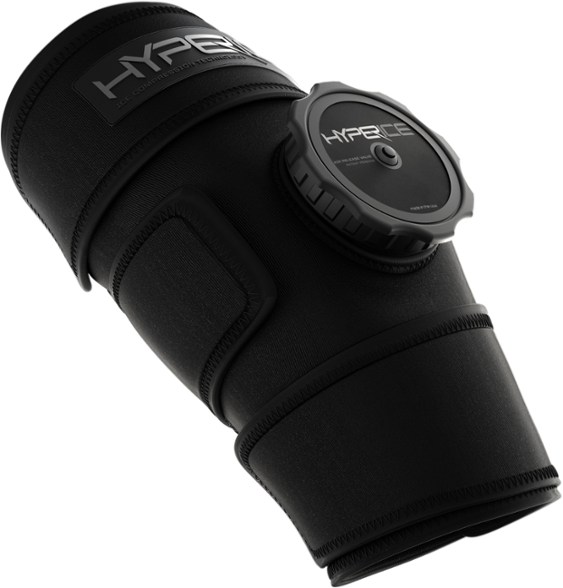 Close-up of ArcticFlex knee wrap cold therapy for athletes showing ergonomic fit and ice cell