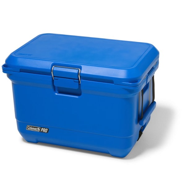 Ultimate 45-quart insulated cooler showcasing cold beverages at a campsite.