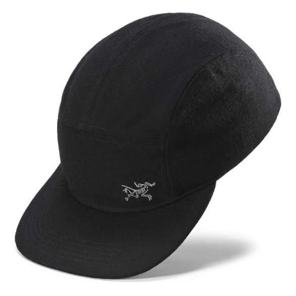 Front view of the Calidum Wool Blend 5-Panel Cap showcasing the embroidered Arc'teryx logo.
