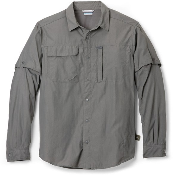 Skien Valley men's hiking shirt in outdoor setting, showcasing insect repellent features.