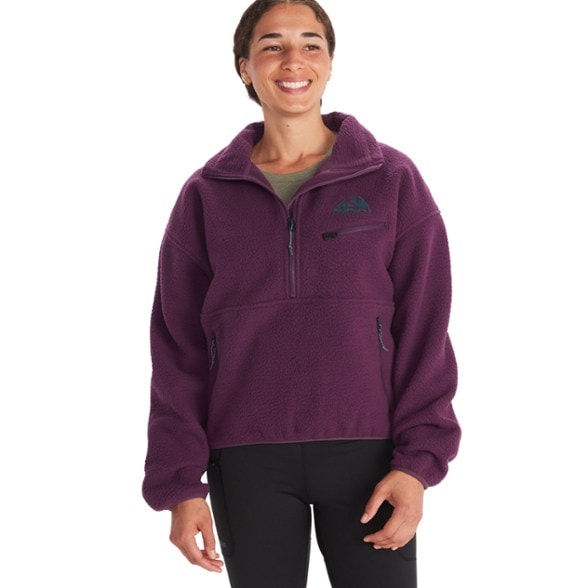 Front view of women's pullover with zippered pockets, ideal hiking sweater