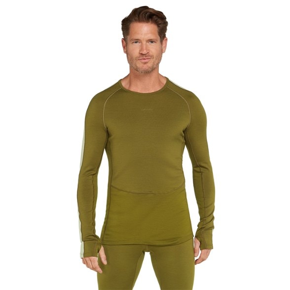 Men wearing a merino wool thermal top while skiing, showcasing warmth and style.