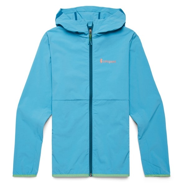 Cotopaxi Vuelta Women's Windbreaker showcasing back panel vents during a hiking trip.