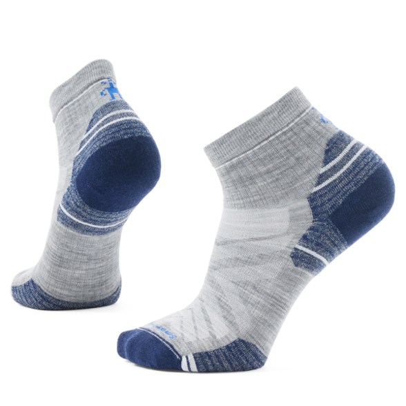 Men's performance ankle socks ideal for hiking, showcasing targeted cushioning and breathable fabric.