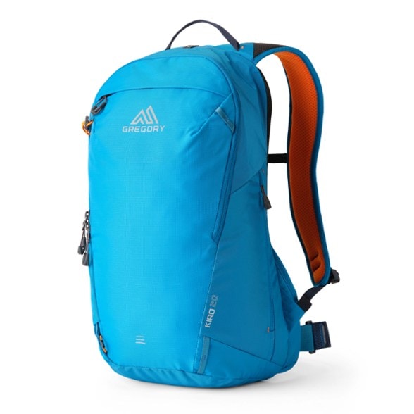 Gregory Kiro 20 Daypack with CloudControl hipbelt in natural outdoor setting.