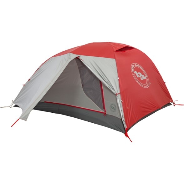 Copper Spur HV2 Expedition Tent pitched in a snowy environment, demonstrating its resilience against winter conditions.