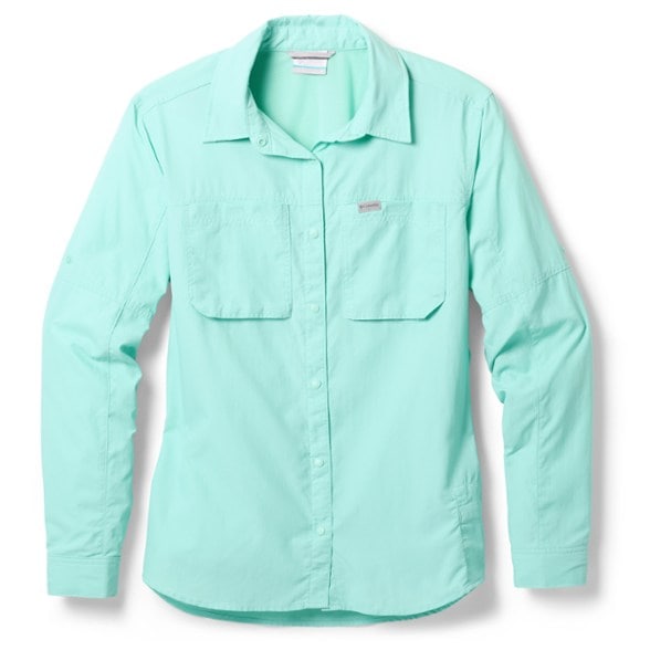 Close-up of the Skien Valley women's insect repellent shirt, highlighting the fabric texture and collar.