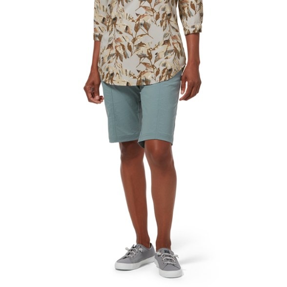 Women's Discovery Bermuda Shorts showcasing breathable fabric and sun protection features.