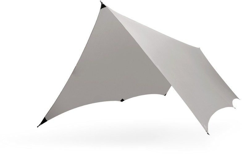Kammok Kuhli ultralight shelter pitched over a solo backpacking campsite on rocky terrain