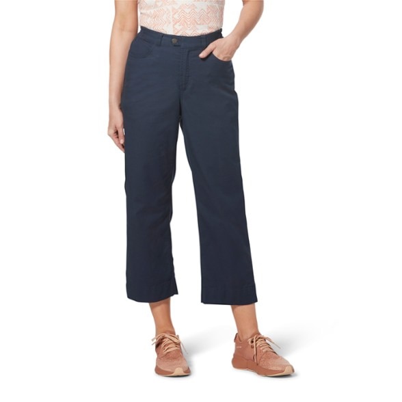 Front view of Royal Robbins Women's Billy Goat II Crop Hiking Pants showing the durable cotton canvas material and elastic waistband.