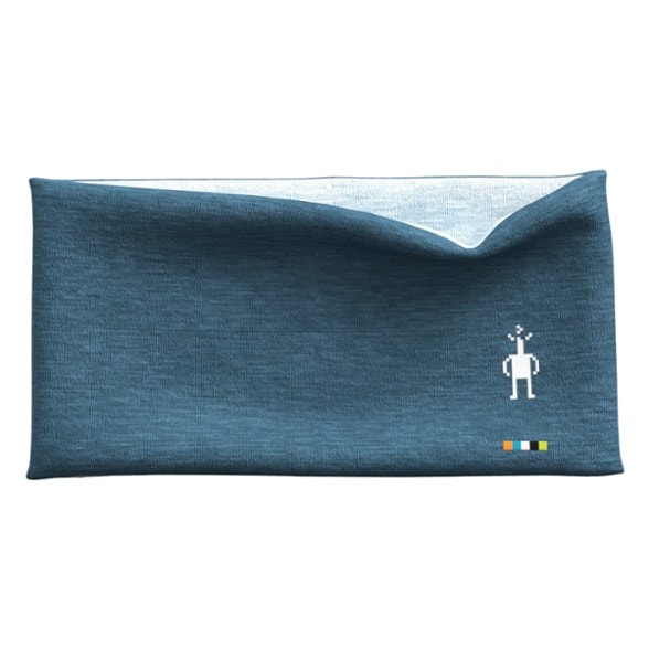 Close-up of the versatile merino wool reversible headband, showcasing its soft texture and double-layer design.