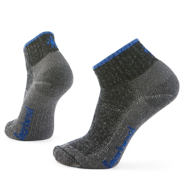 Men's eco-friendly merino wool ankle socks, perfect for hiking trails with light cushioning.