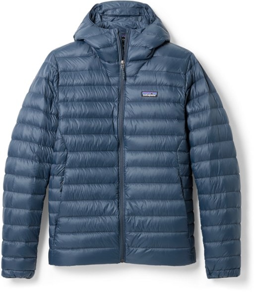 Men's insulated jacket in a snowy landscape, showcasing warmth and style.