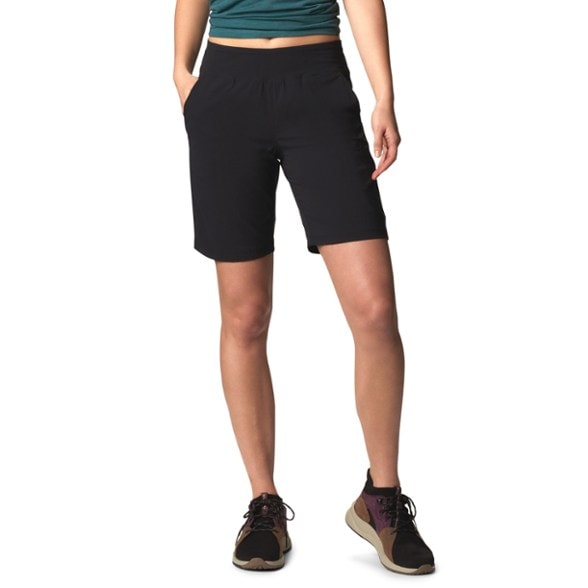 Close-up of TrailEase Bermuda hiking shorts waistband and zip pocket, ideal women's outdoor shorts with pockets.