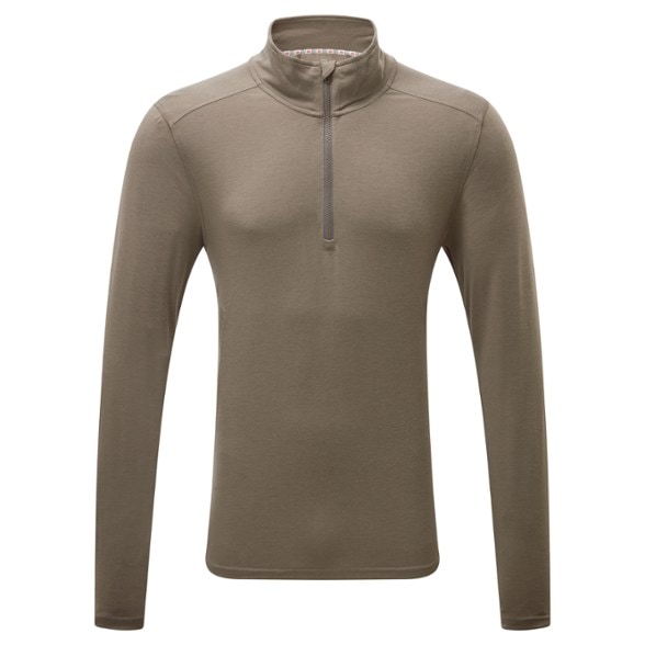 Tendu Active Half-Zip Top in action during a hiking adventure, showcasing the moisture-wicking fabric.