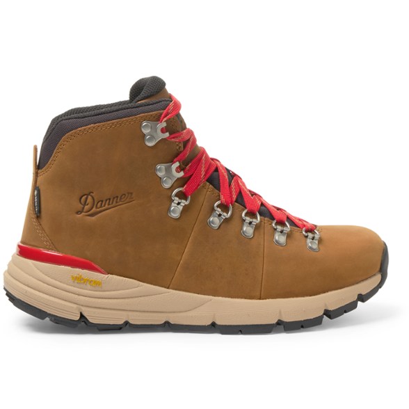 Danner Mountain 600 Leaf GTX hiking boots showcasing full-grain leather and GORE-TEX waterproof lining.