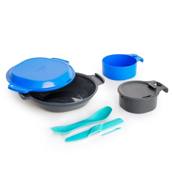 AdventurePro Deluxe mess kit showcasing the snap-together bowl and plate, perfect for camping meals.