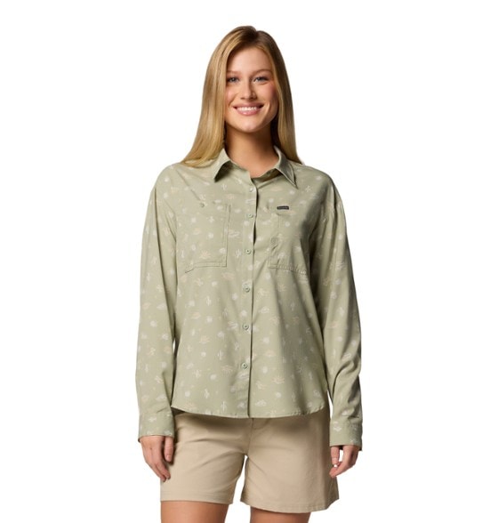 Front view of the women's hiking shirt showcasing its recycled fabric and stylish design.