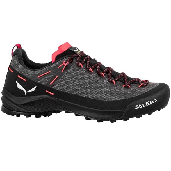 Women's Wildfire Canvas approach shoes showcasing breathable design and climbing capabilities.
