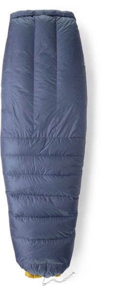 Magma 30 lightweight backpacking quilt fully laid out showing zip-and-cinch footbox for cold weather camping