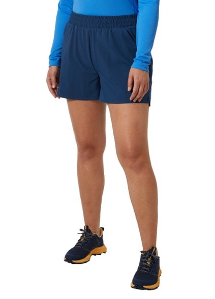 Front view of Helly Hansen Tofino Solen women's hiking shorts showcasing stretch fabric and UPF sun protection