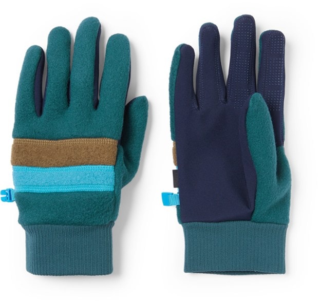 Eco-Friendly Teca Fleece Gloves shown in a hiking setting with a scenic background.