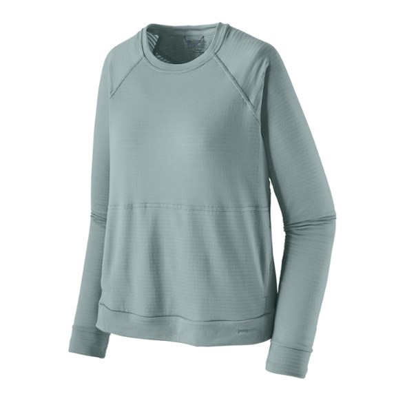Front view of Women's Capilene Thermal Long-Sleeve Shirt worn during a hike.