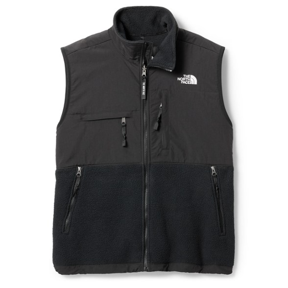 Men's Retro Denali fleece vest from the front, showcasing pockets and collar design.