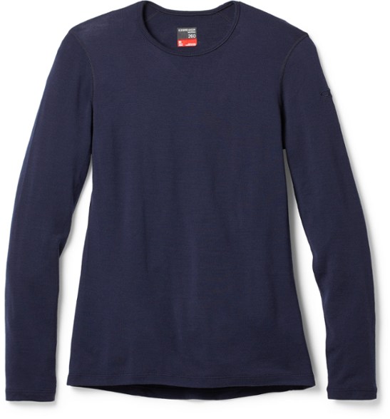 Close-up of the Icebreaker 260 Tech Women's Merino Wool Base Layer Top, highlighting the soft fabric and stitching.