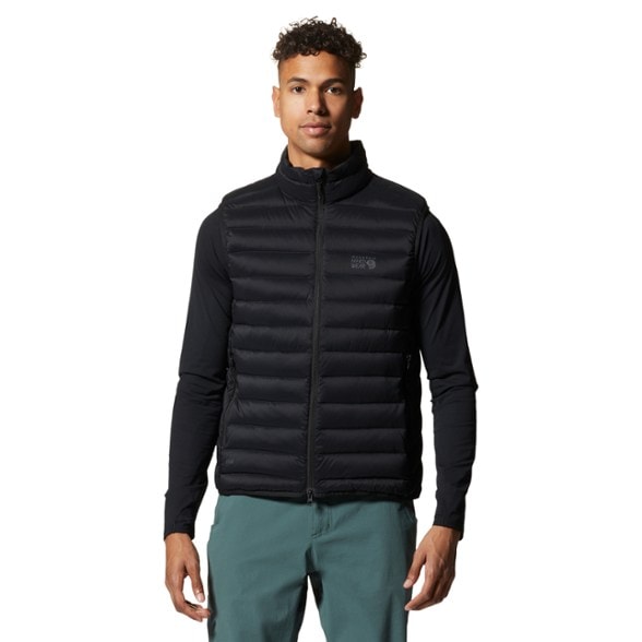 Men's Deloro vest showcasing packable design and weather-resistant shell.