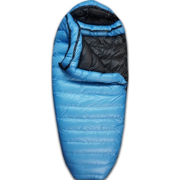 CloudLite 15° sleeping bag laid out in the snow, demonstrating its warmth and insulation.