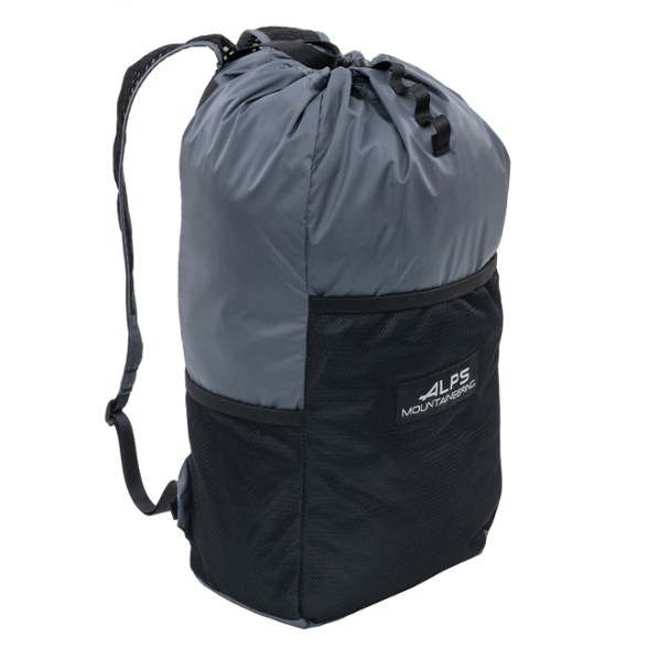 Front view of Tempo 18 ultralight hiking backpack highlighting mesh pockets.
