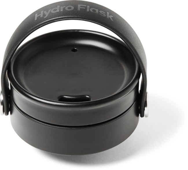Hydro Flask Flex Sip Lid in action at a picnic, highlighting its leakproof design.
