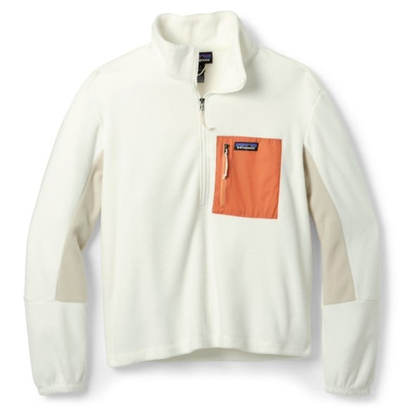 Front view of Patagonia Women's Lightweight Microdini Fleece Pullover in a natural setting.