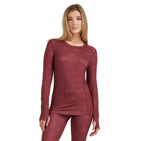 Front view of the women's thermal top with thumbholes, ideal for layering during outdoor sports.