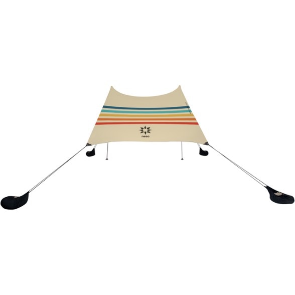 Neso Grande Family Sunshade set up at the beach, accommodating seven people with UPF 50+ protection.