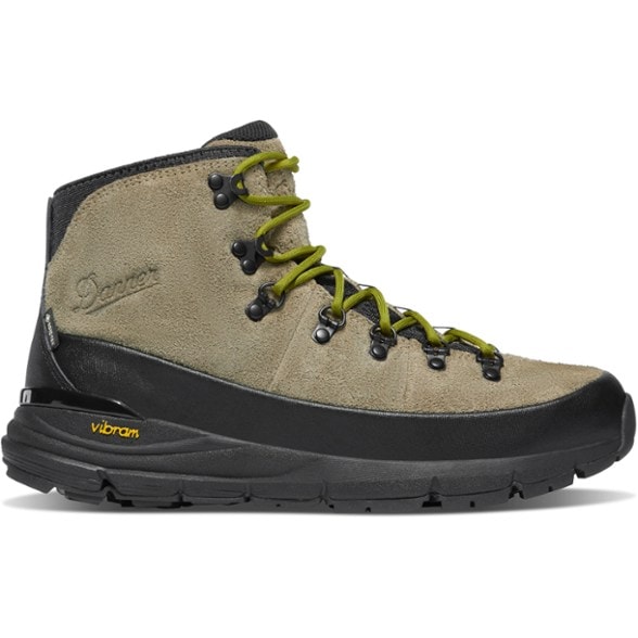 Side view of Danner Mountain 600 GTX Men’s Hiking Boots highlighting suede uppers.