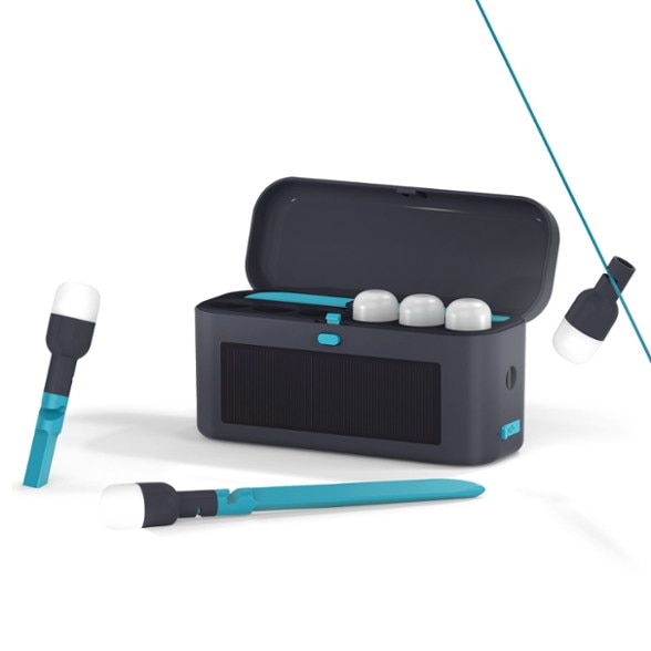 Luci Solar Camp Lights Set attached to tent stakes for camping ambiance.