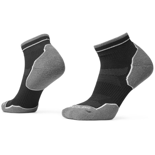 Eco-friendly quarter socks showing moisture-wicking technology for hiking.